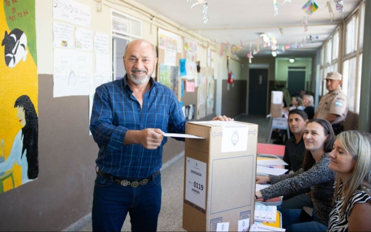 El intendente de Ensenada Mario Secco dijo que «voté por mi ciudad»