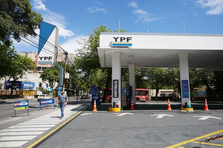 Nuevos precios de los combustibles de YPF en todo el país